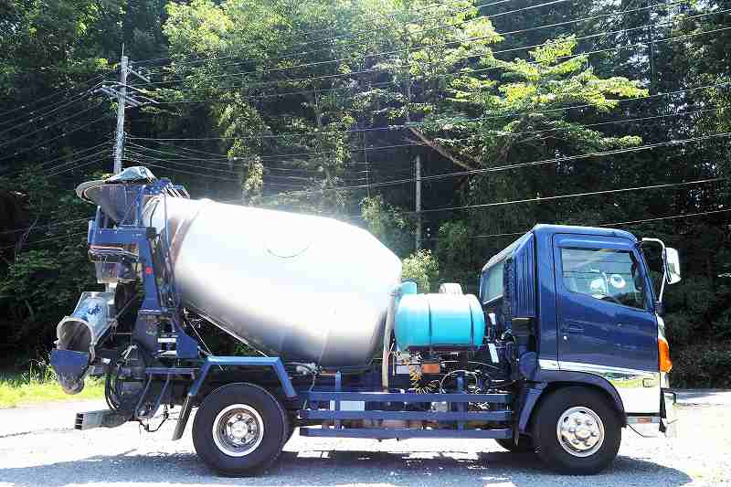 日野レンジャー中型6t車カヤバ製生コンミキサー車4.4立米|中古トラックの販売・買取・査定のアイナビ