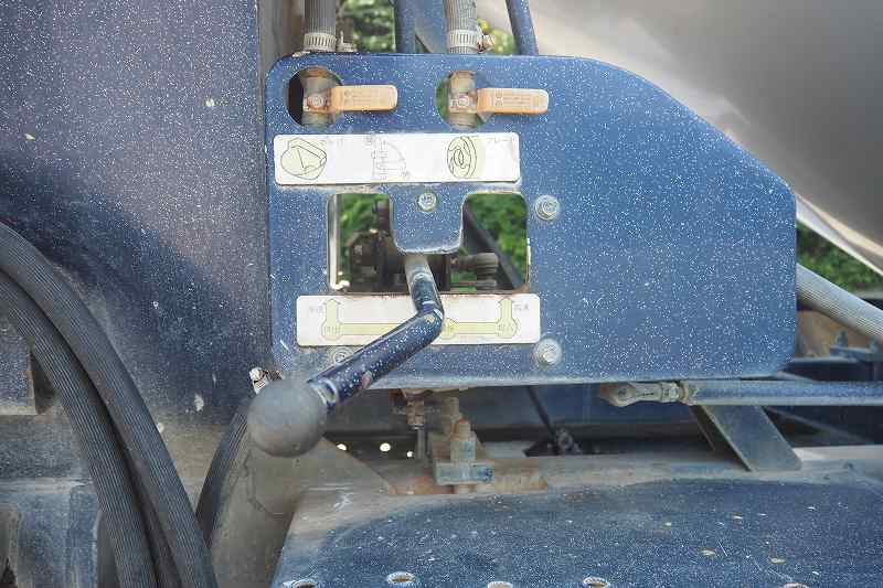 日野レンジャー中型6t車カヤバ製生コンミキサー車4.4立米|中古トラックの販売・買取・査定のアイナビ