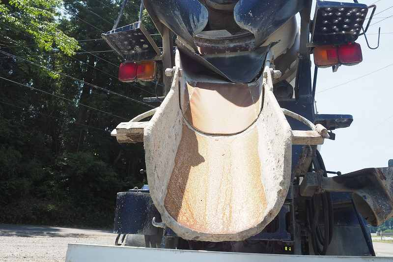 日野レンジャー中型6t車カヤバ製生コンミキサー車4.4立米|中古トラックの販売・買取・査定のアイナビ