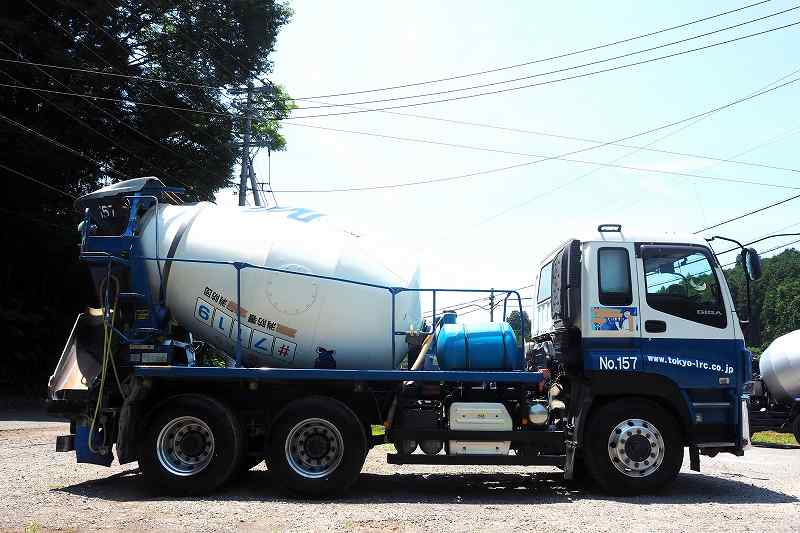 ギガカヤバ製8.7立米生コンミキサー車電動スランプガード|中古トラックの販売・買取・査定のアイナビ