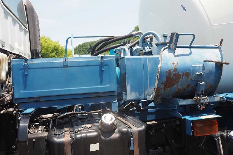 ギガカヤバ製8.7立米生コンミキサー車電動スランプガード|中古トラックの販売・買取・査定のアイナビ