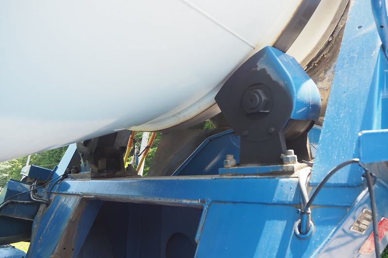 ギガカヤバ製8.7立米生コンミキサー車電動スランプガード|中古トラックの販売・買取・査定のアイナビ