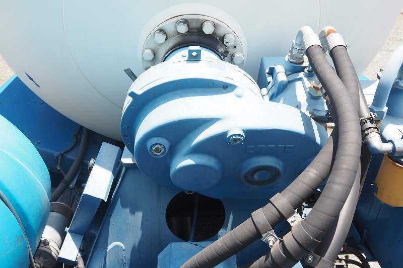 ギガカヤバ製8.7立米生コンミキサー車電動スランプガード|中古トラックの販売・買取・査定のアイナビ