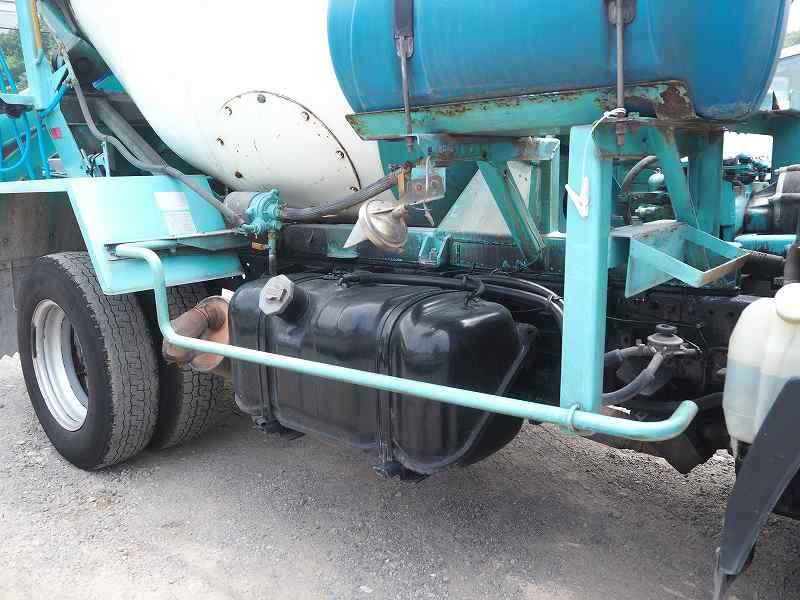 いすゞエルフカヤバ製生コンコンクリートミキサー車2.5立米|中古トラックの販売・買取・査定のアイナビ