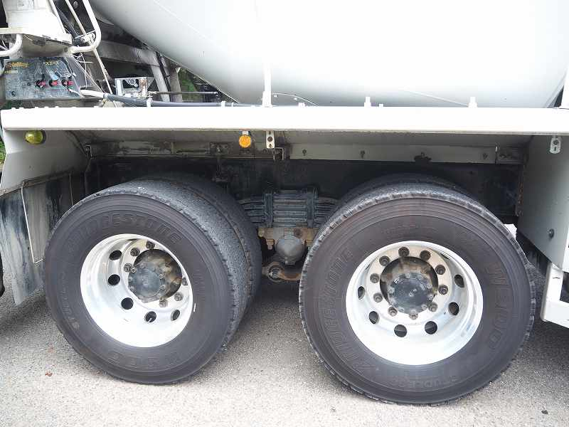 ギガ2デフ新明和8.7立米ミキサー車電動スランプガード|中古トラックの販売・買取・査定のアイナビ