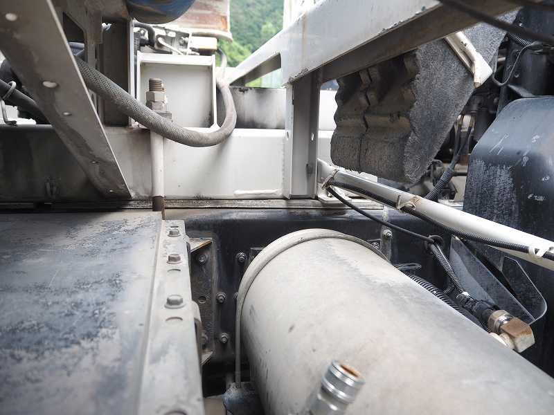 ギガ2デフ新明和8.7立米ミキサー車電動スランプガード|中古トラックの販売・買取・査定のアイナビ