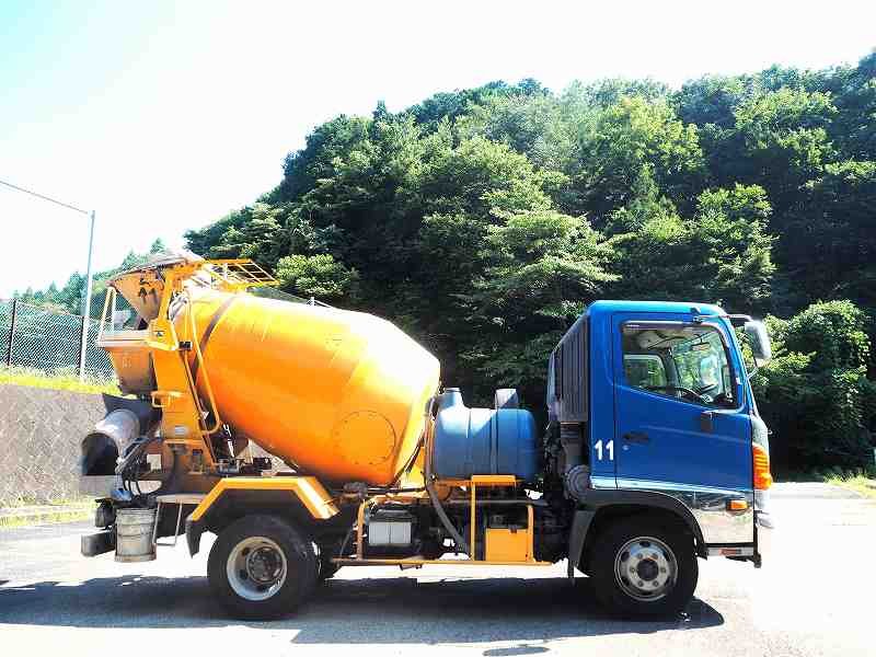 レンジャー生コンコンクリートミキサー車電動スランプガード|中古トラックの販売・買取・査定のアイナビ