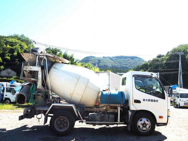 日野デュトロカヤバ製2.5立米生コンコンクリートミキサー車|中古トラックの販売・買取・査定のアイナビ