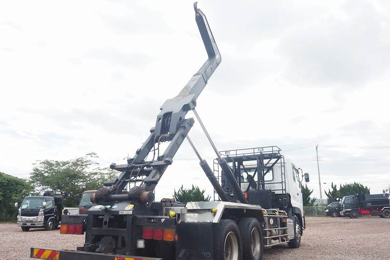 UDクオン2デフGVW22tアームロールツインホイスト410馬力|中古トラックの販売・買取・査定のアイナビ