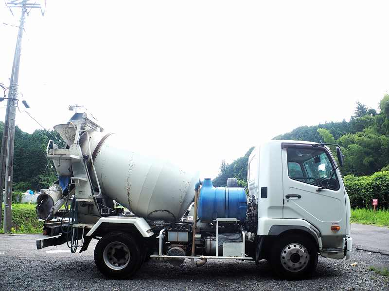 三菱ふそうファイター新明和製生コンコンクリートミキサー車|中古トラックの販売・買取・査定のアイナビ