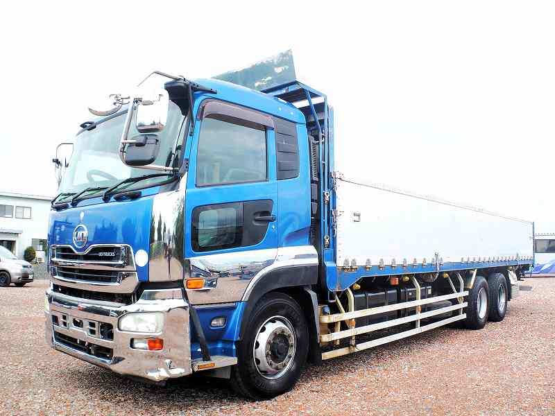 クオン3軸高床アルミB平ボディ造りボディメーターアオリ|中古トラックの販売・買取・査定のアイナビ