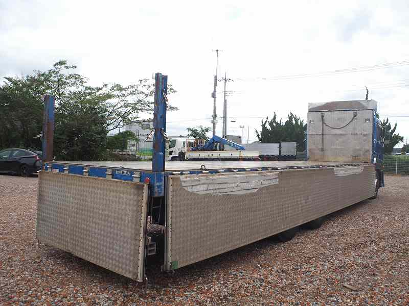 クオン3軸高床アルミB平ボディ造りボディメーターアオリ|中古トラックの販売・買取・査定のアイナビ