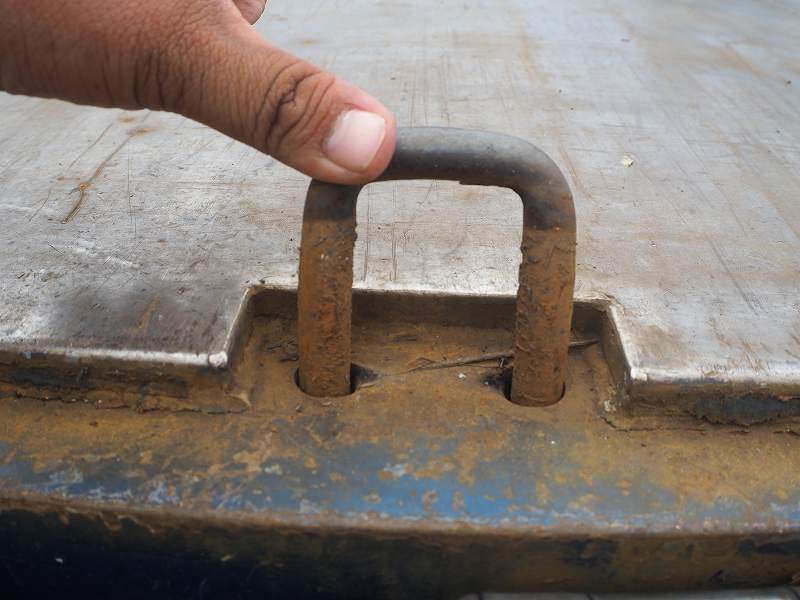 クオン3軸高床アルミB平ボディ造りボディメーターアオリ|中古トラックの販売・買取・査定のアイナビ