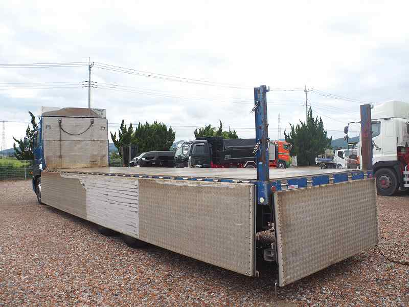 クオン3軸高床アルミB平ボディ造りボディメーターアオリ|中古トラックの販売・買取・査定のアイナビ