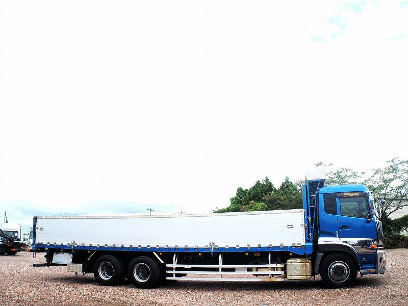 クオン3軸高床アルミB平ボディ造りボディメーターアオリ|中古トラックの販売・買取・査定のアイナビ