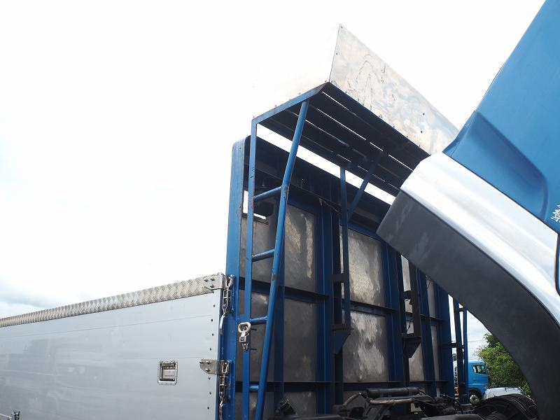 クオン3軸高床アルミB平ボディ造りボディメーターアオリ|中古トラックの販売・買取・査定のアイナビ