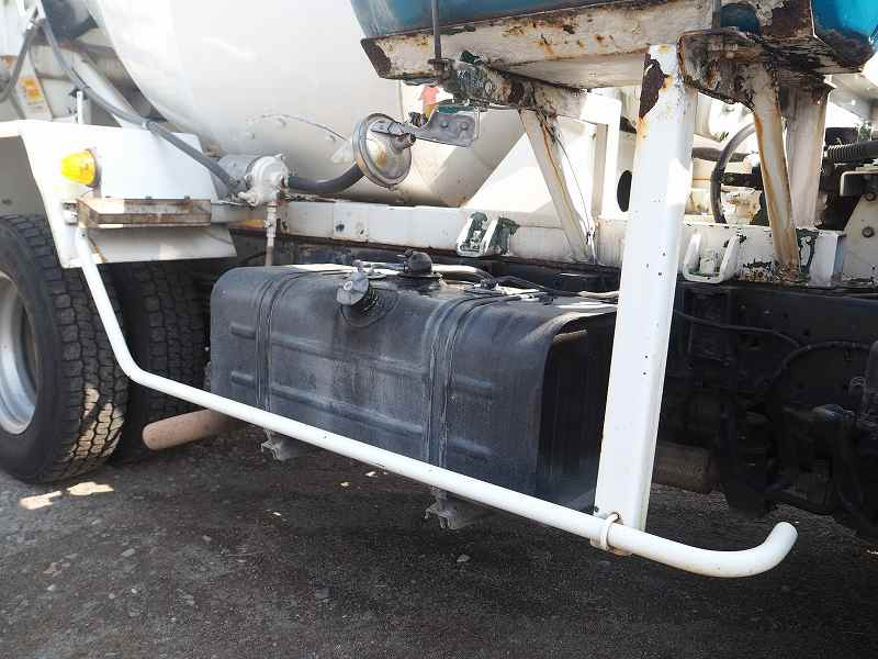 デュトロカヤバ製コンクリートミキサー車電動スランプガード|中古トラックの販売・買取・査定のアイナビ