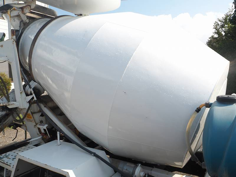 デュトロカヤバ製コンクリートミキサー車電動スランプガード|中古トラックの販売・買取・査定のアイナビ