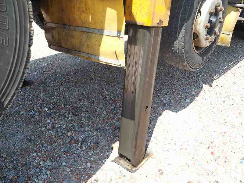 ギガ4軸低床リターダリーフサスセルフ自動あゆみウインチ|中古トラックの販売・買取・査定のアイナビ