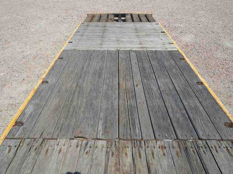 ギガ4軸低床リターダリーフサスセルフ自動あゆみウインチ|中古トラックの販売・買取・査定のアイナビ