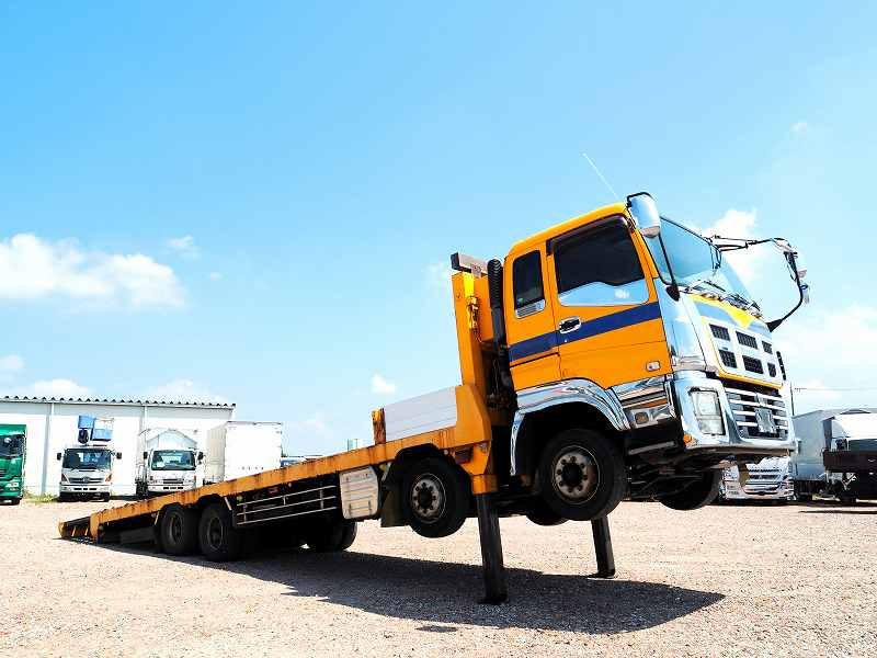 ギガ4軸低床リターダリーフサスセルフ自動あゆみウインチ|中古トラックの販売・買取・査定のアイナビ