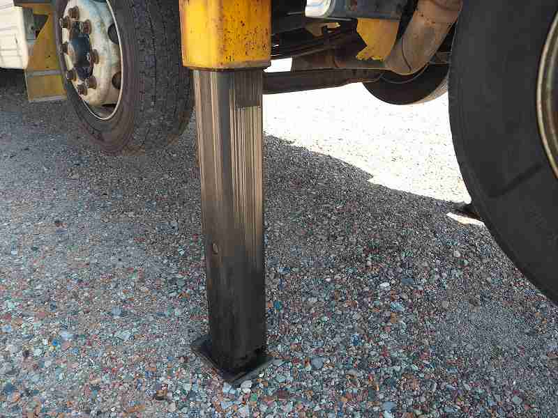 ギガ4軸低床リターダリーフサスセルフ自動あゆみウインチ|中古トラックの販売・買取・査定のアイナビ