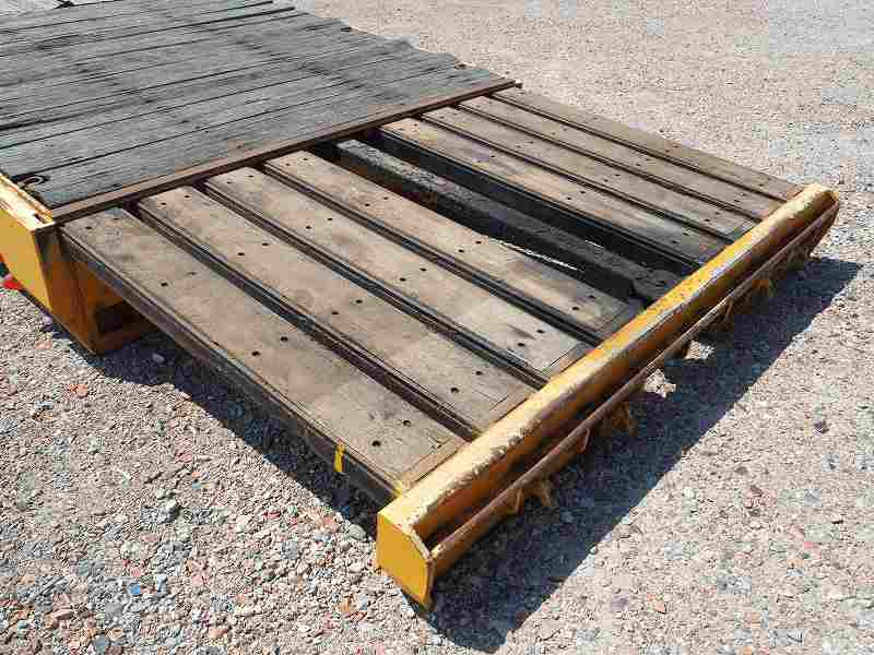 ギガ4軸低床リターダリーフサスセルフ自動あゆみウインチ|中古トラックの販売・買取・査定のアイナビ