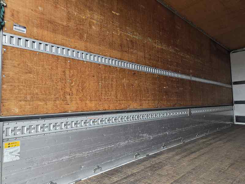 キャンターEX6.2mボディウイング格納パワーゲートラジコン付|中古トラックの販売・買取・査定のアイナビ