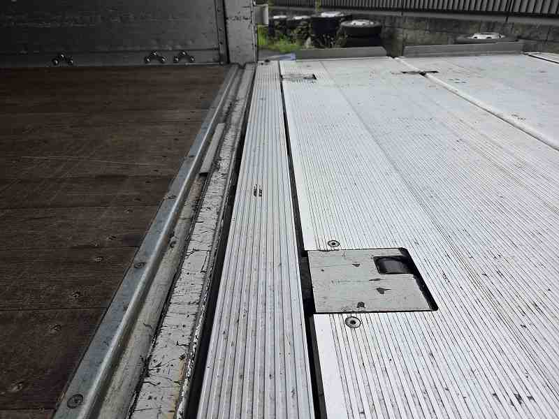 キャンターEX6.2mボディウイング格納パワーゲートラジコン付|中古トラックの販売・買取・査定のアイナビ