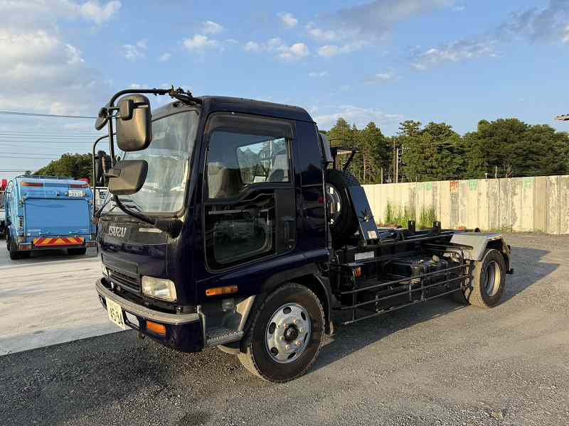 フォワード増トン新明和アームロールツインホイスト積載7.4t|中古トラックの販売・買取・査定のアイナビ