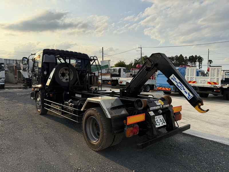 フォワード増トン新明和アームロールツインホイスト積載7.4t|中古トラックの販売・買取・査定のアイナビ