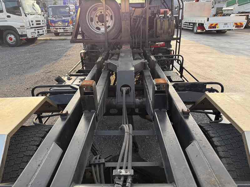 フォワード増トン新明和アームロールツインホイスト積載7.4t|中古トラックの販売・買取・査定のアイナビ