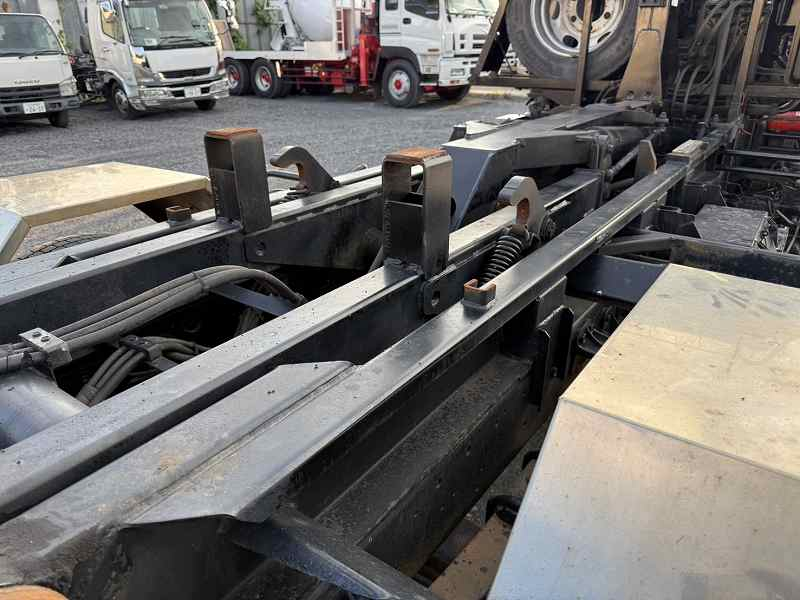 フォワード増トン新明和アームロールツインホイスト積載7.4t|中古トラックの販売・買取・査定のアイナビ