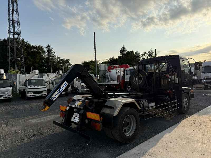 フォワード増トン新明和アームロールツインホイスト積載7.4t|中古トラックの販売・買取・査定のアイナビ