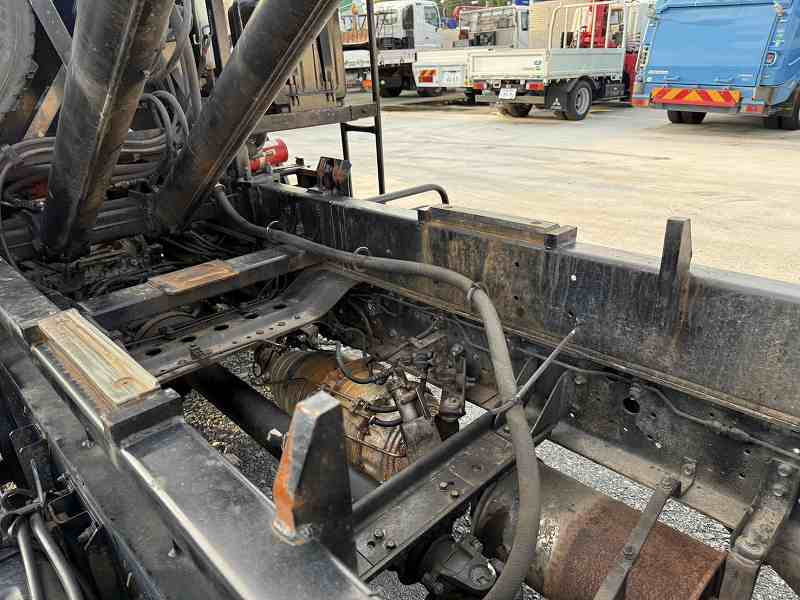 フォワード増トン新明和アームロールツインホイスト積載7.4t|中古トラックの販売・買取・査定のアイナビ