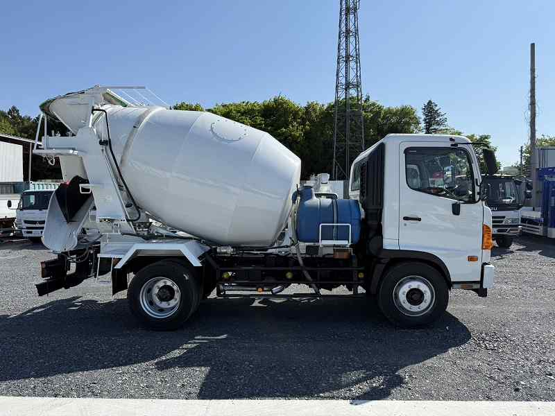 レンジャー増トン新明和製ミキサー車電動スランプガード付|中古トラックの販売・買取・査定のアイナビ