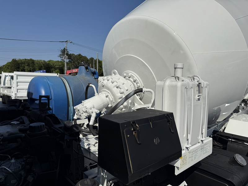 レンジャー増トン新明和製ミキサー車電動スランプガード付|中古トラックの販売・買取・査定のアイナビ