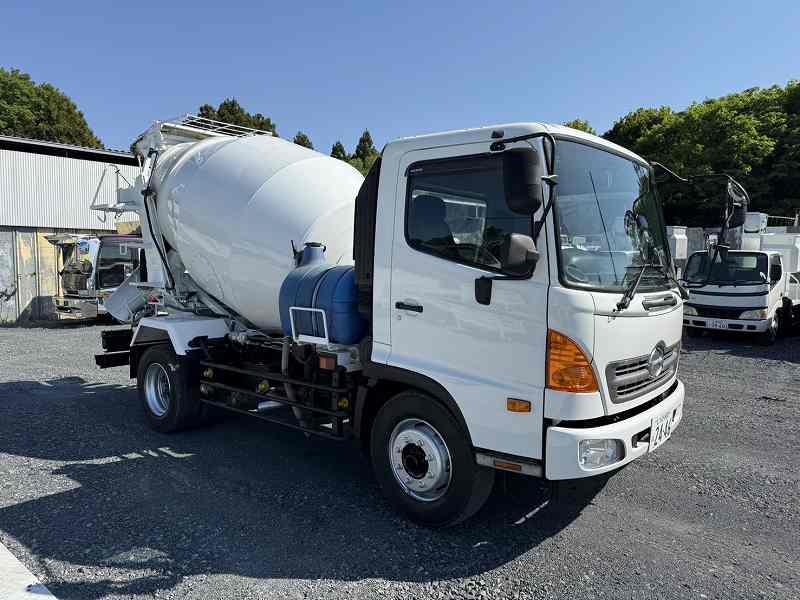 レンジャー増トン新明和製ミキサー車電動スランプガード付|中古トラックの販売・買取・査定のアイナビ