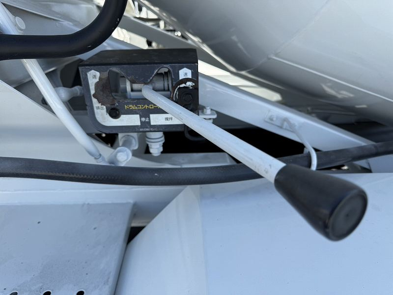 レンジャー増トン新明和製ミキサー車電動スランプガード付|中古トラックの販売・買取・査定のアイナビ