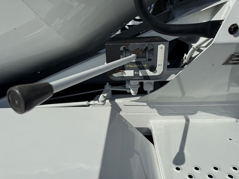 レンジャー増トン新明和製ミキサー車電動スランプガード付|中古トラックの販売・買取・査定のアイナビ