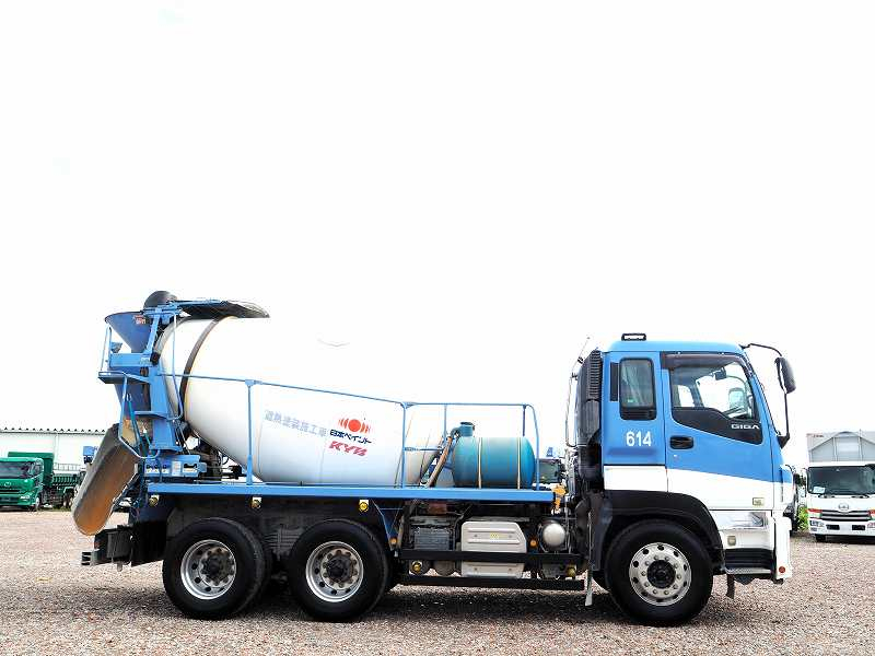 ギガ2デフカヤバ生コンミキサー8.7立米電動スランプガード|中古トラックの販売・買取・査定のアイナビ