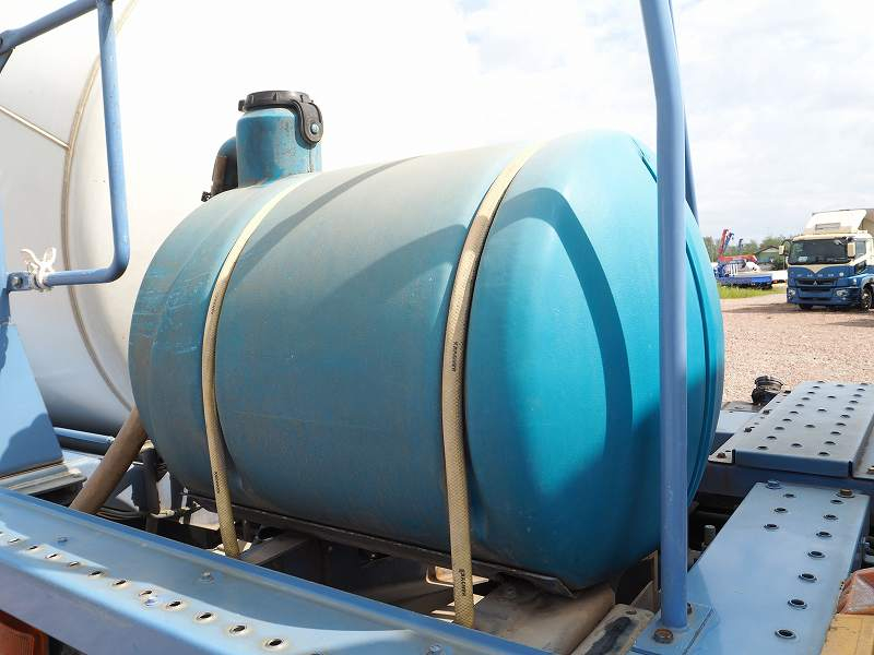 ギガ2デフカヤバ生コンミキサー8.7立米電動スランプガード|中古トラックの販売・買取・査定のアイナビ