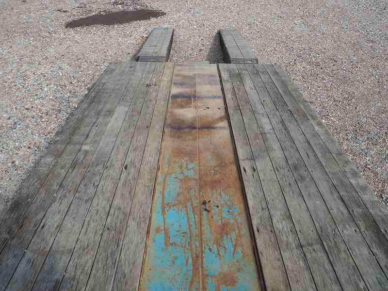 フォワード増トンセルフローダー自動歩みウインチラジコン|中古トラックの販売・買取・査定のアイナビ