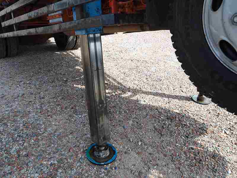 フォワード増トンセルフローダー自動歩みウインチラジコン|中古トラックの販売・買取・査定のアイナビ