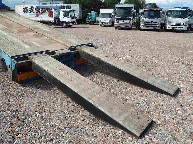 フォワード増トンセルフローダー自動歩みウインチラジコン|中古トラックの販売・買取・査定のアイナビ