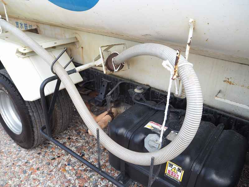 いすゞエルフ極東PTO式散水車前後散水4KLワイド幅積載4t|中古トラックの販売・買取・査定のアイナビ