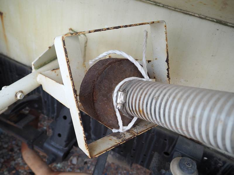 いすゞエルフ極東PTO式散水車前後散水4KLワイド幅積載4t|中古トラックの販売・買取・査定のアイナビ