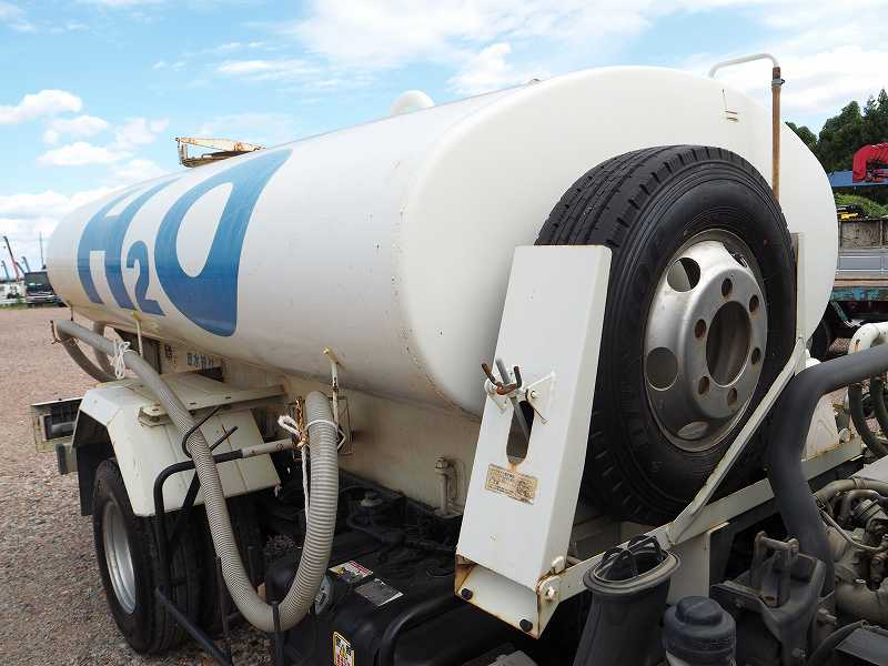 いすゞエルフ極東PTO式散水車前後散水4KLワイド幅積載4t|中古トラックの販売・買取・査定のアイナビ