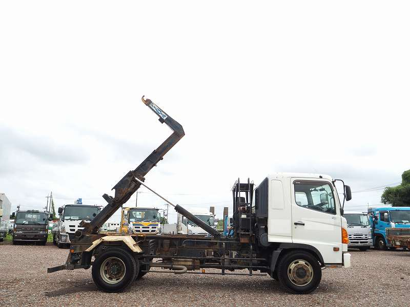 レンジャー増トン新明和アームロールツインホイストベッド付|中古トラックの販売・買取・査定のアイナビ