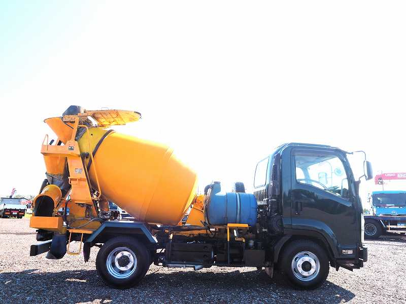 いすゞフォワード新明和ミキサー車3立米電動スランプガード|中古トラックの販売・買取・査定のアイナビ